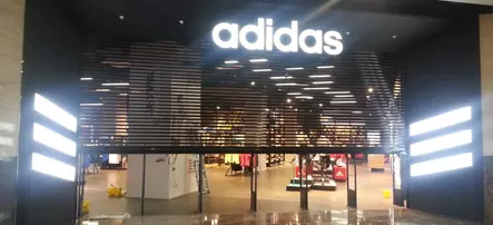 Изготовление портала ADIDAS в цеху